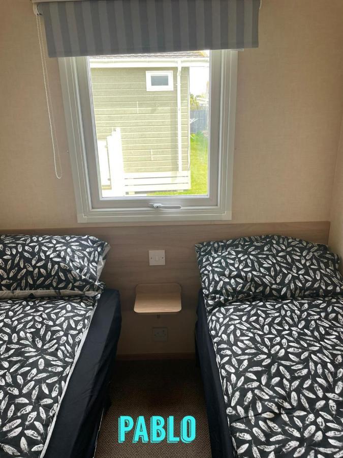 Towyn Six Berth En Suite Caravan Rhyl Exterior foto